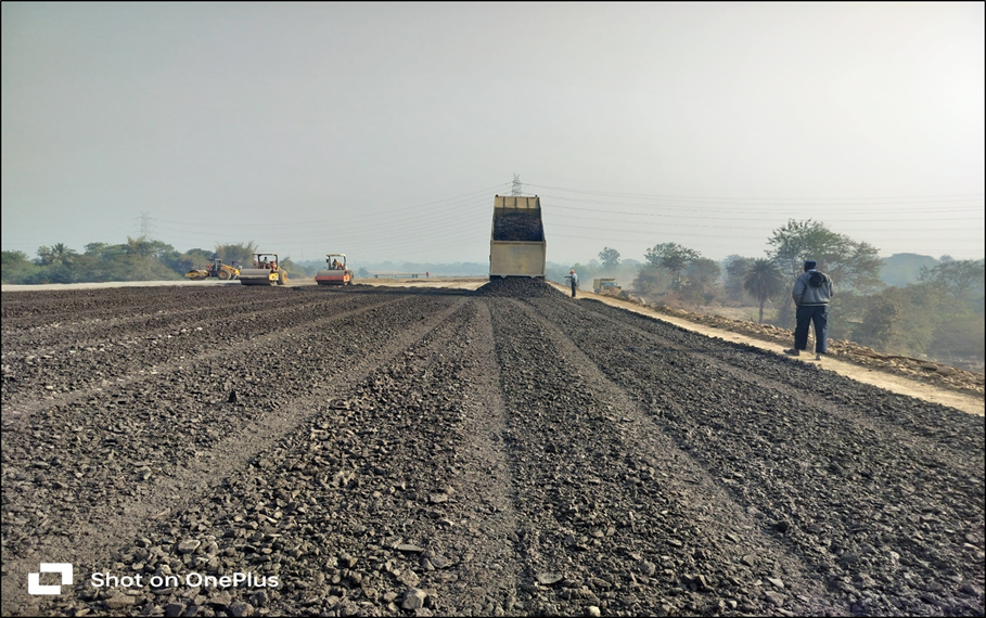 Construction of Eight lane access-controlled Expressway from Km 103.400 to Km 128.000 of Vadodara Mumbai Expressway in the State of Gujarat, UT of DNH and Maharashtra on Hybrid Annuity Mode under Bharatmala Pariyojana. - Image 1